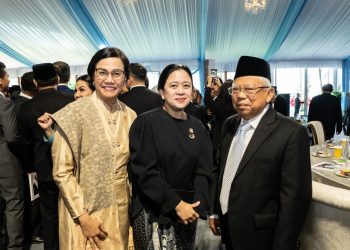 Ketua DPR RI Puan Maharani (tengah), bersama Menteri Keuangan RI, Sri Mulyani, dan Wakil Presiden ke-13 Republik Indonesia, K.H. Ma’ruf Amin, saat menghadiri peluncuran Badan Pengelola Investasi Daya Anagata Nusantara (Danantara) di Istana Kepresidenan Jakarta, Senin (24/2/2025). Foto: Ist