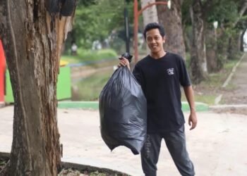 Foto : Aktivis Lingkungan dari Komunitas Selingan Metro, Rahmad Syahrul. (Ist)